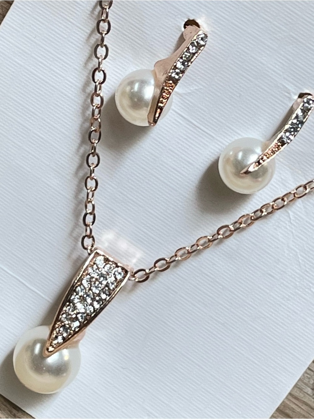 Pearl and Crystal Pendant Necklace with Matching Earrings - Silvertone